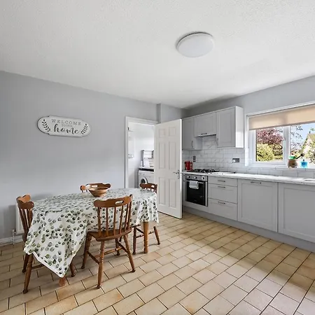 Away From In 4 Bed Holiday home